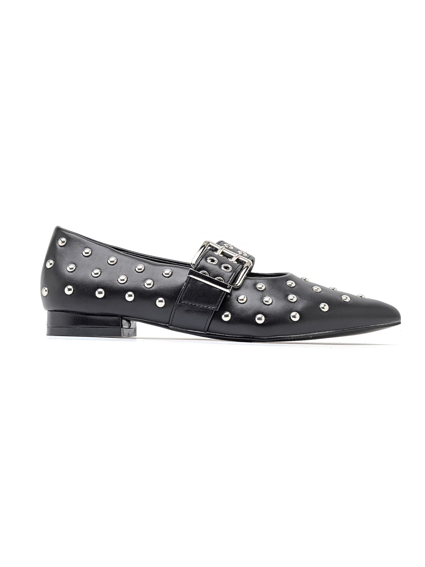 Ballerina nera ISABAC: Realizzata in pelle nera di alta qualità, decorata con borchie argentate e impreziosita da una fibbia decorativa sul cinturino.