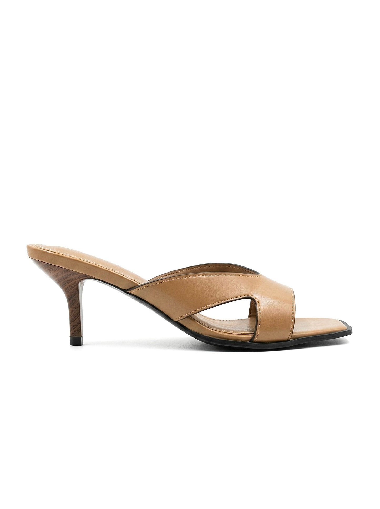 Sandalo ISABAC, tomaia in ecopelle con punta aperta e intagli decorativi, tacco basso effetto legno per comfort ed eleganza.

Dettagli prodotto
• Made in China
• Materiali: Vegano (Materiali sintetici)