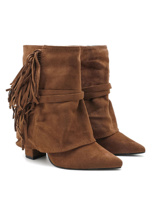 Stivaletto ISABAC in ecopelle scamosciato, punta affusolata, tacco largo e dettagli di frange laterali.

Dettagli prodotto
• Made in China
• Materiali: Vegano (Materiali sintetici)