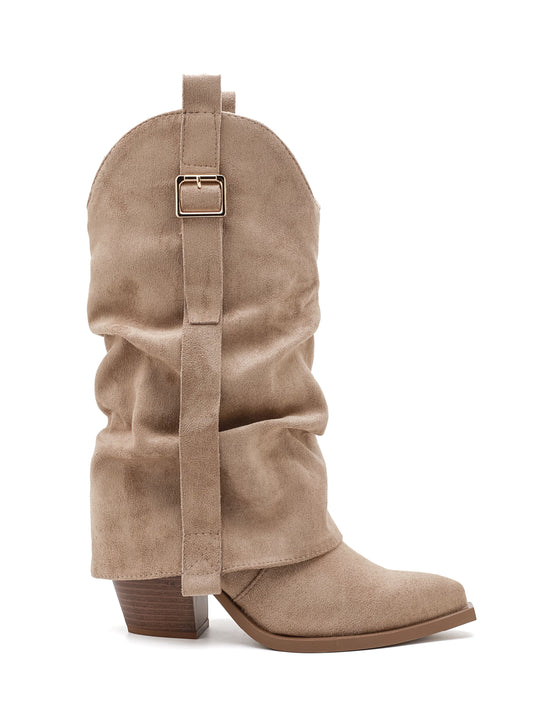 Stivaletto Texano Cowboy ISABAC in morbido ecopelle scamosciata, con tomaia slouchy, fibbia laterale e tacco basso effetto legno.

Dettagli prodotto
• Made in China
• Materiali: Vegano (Materiali sintetici)