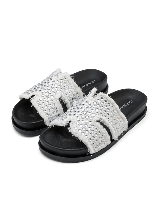 Slides ISABAC con cinturini in denim sfrangiato, strass argentati.

Dettagli prodotto
• Made in China
• Materiali: Vegano (Materiali sintetici)